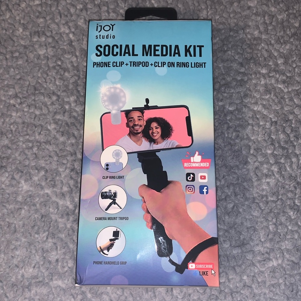 iJOY NEW IN BOX Social Media Kit (Phone Clip + Tripod + Clip on Ring Light)